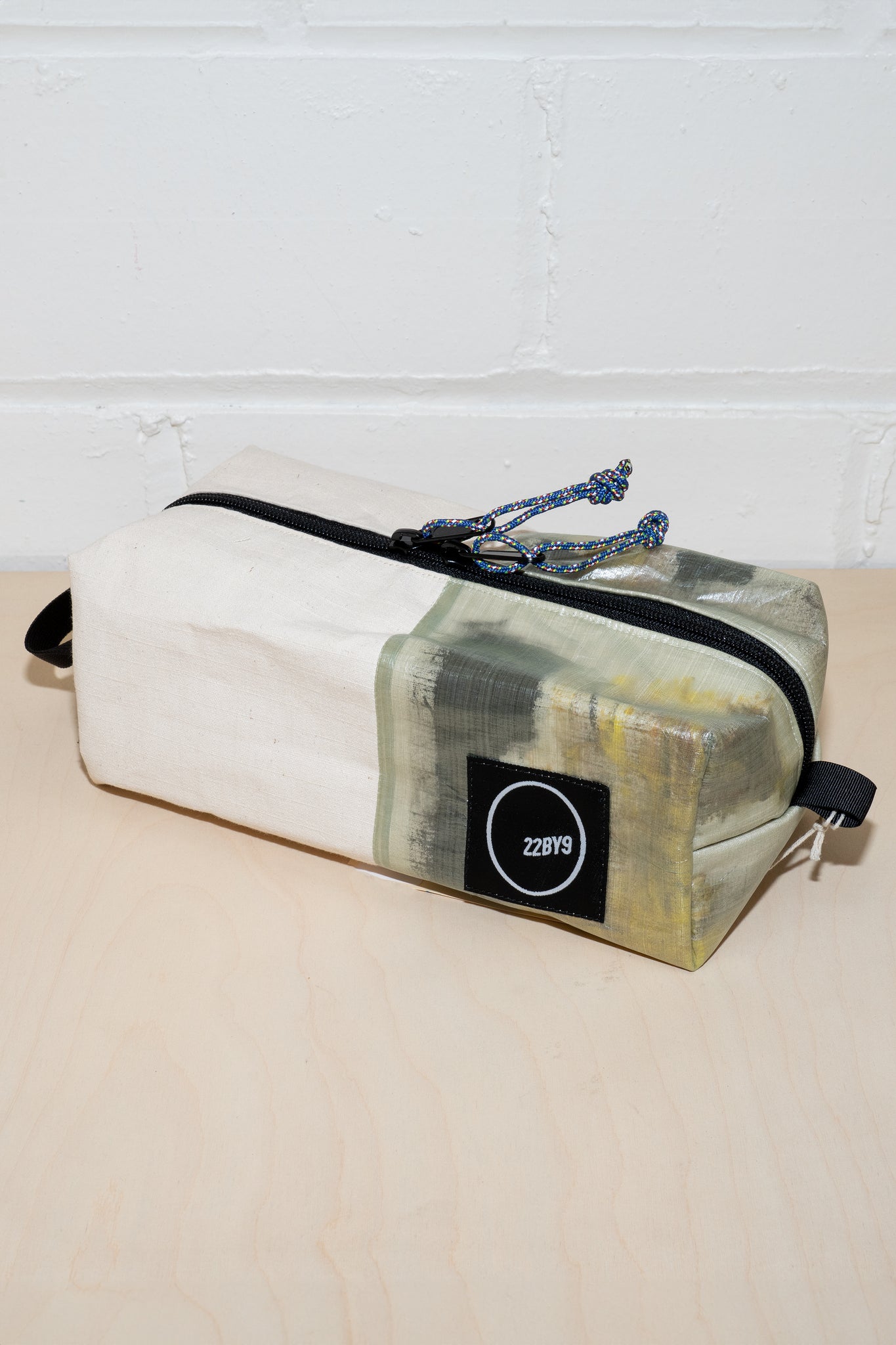 22BY9 - "FINE WORK" DOPP KIT 2