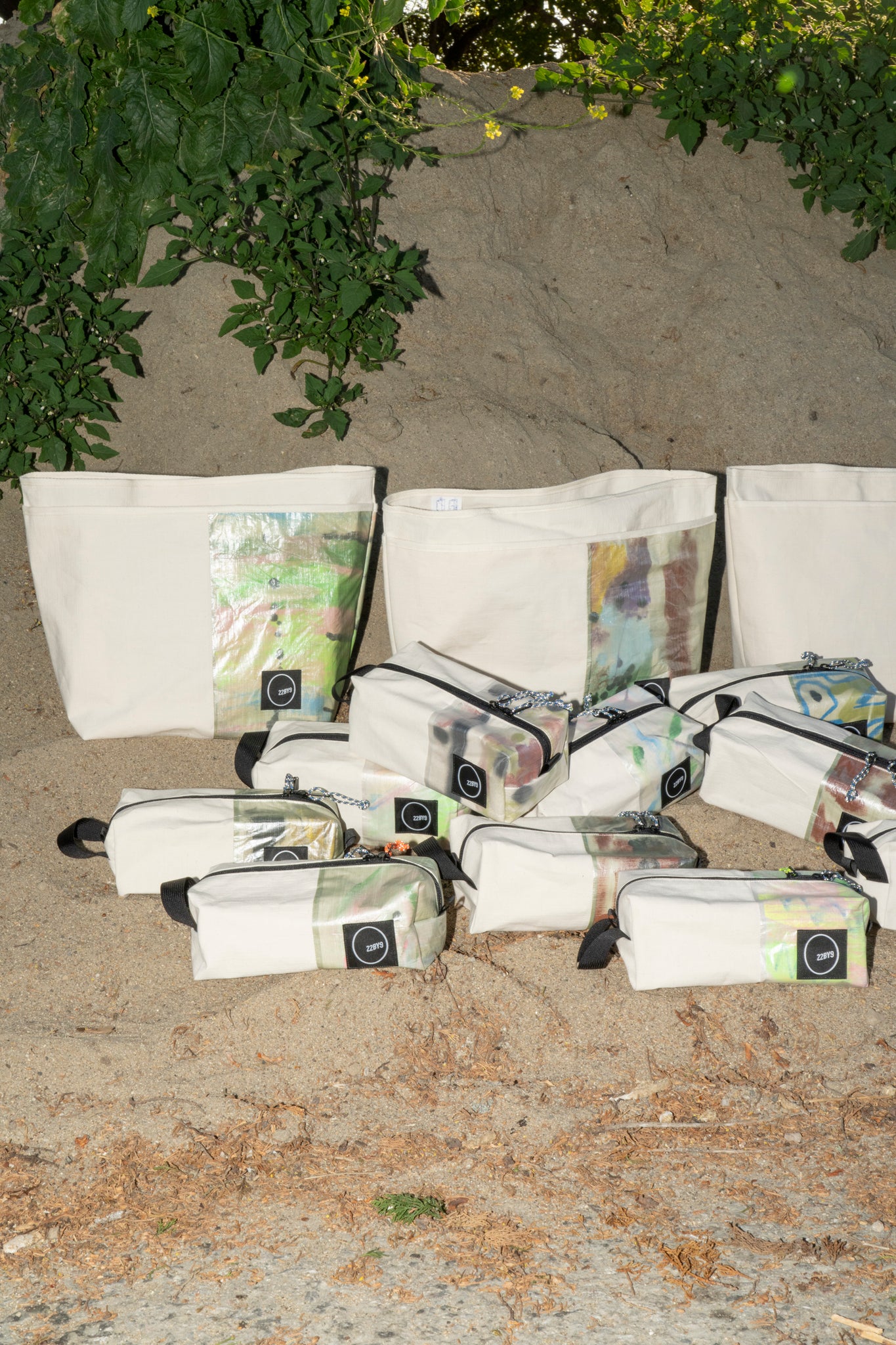 22BY9 - "FINE WORK" DOPP KIT 2