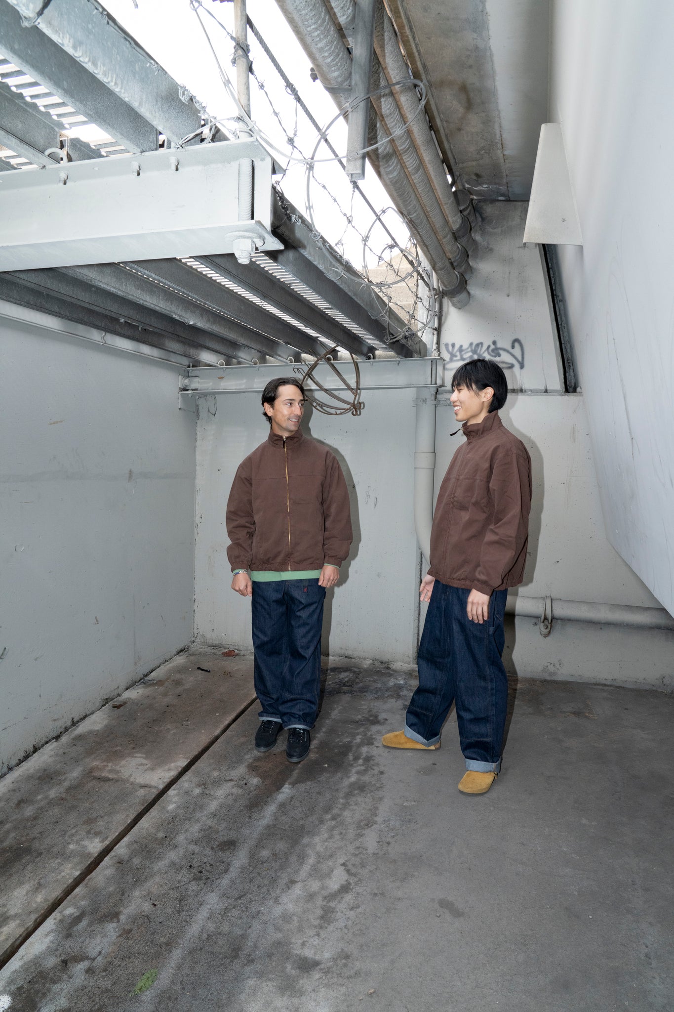GRAMICCI - TWILL AROUND JACKET IN TOBACCO