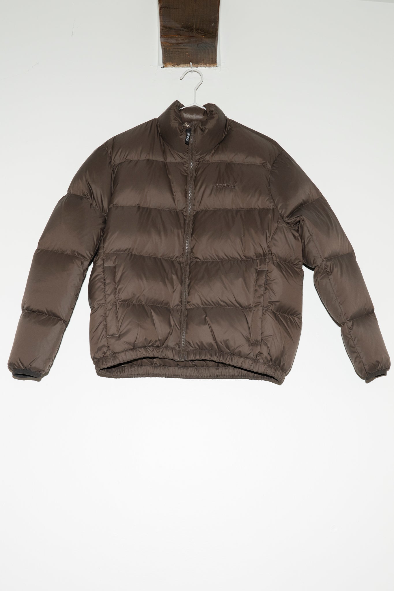 GRAMICCI - DOWN PUFFER JACKET IN DARK BROWN