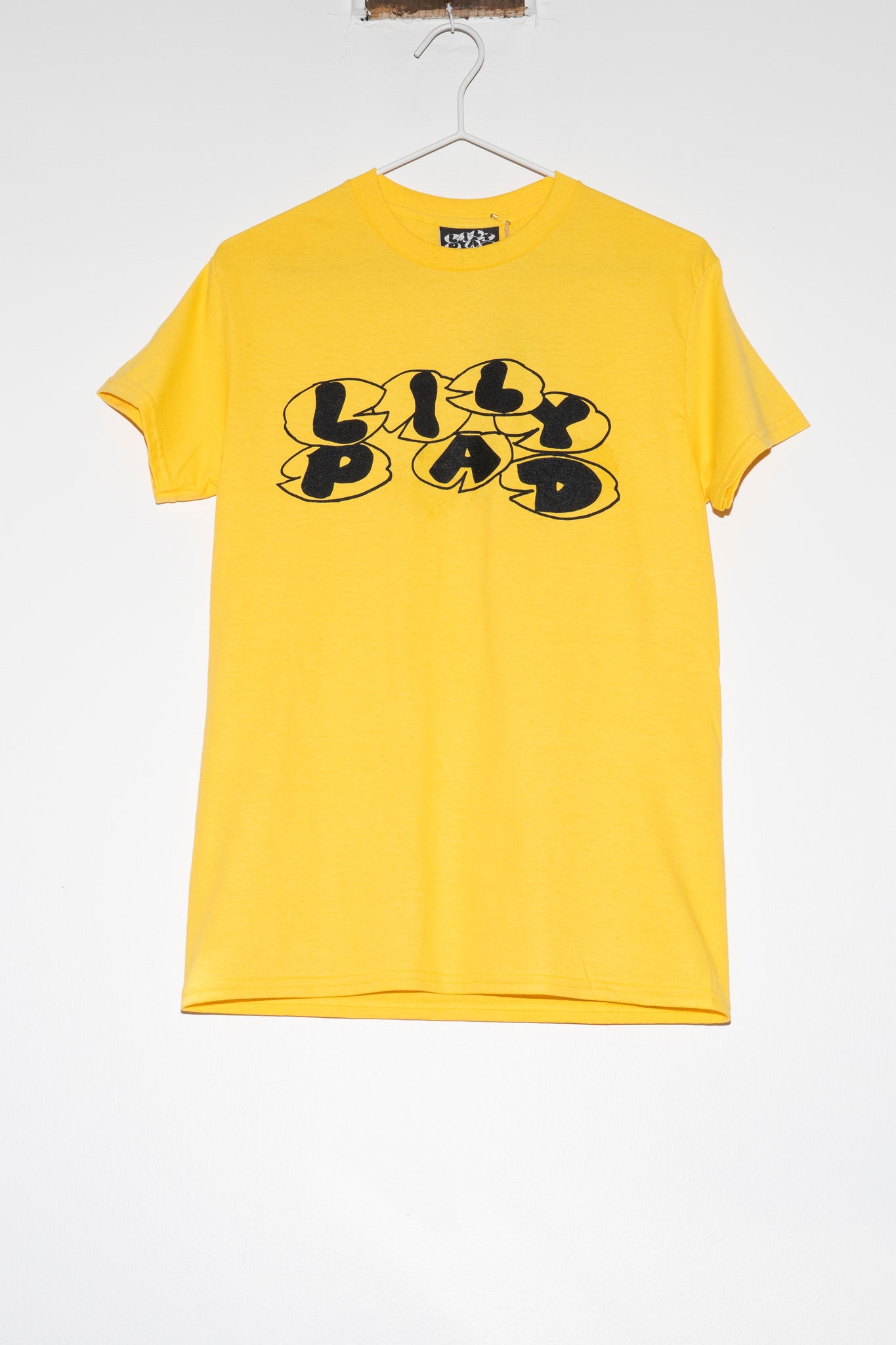 LILYPAD - WORDMARK SHIRT IN DAISY