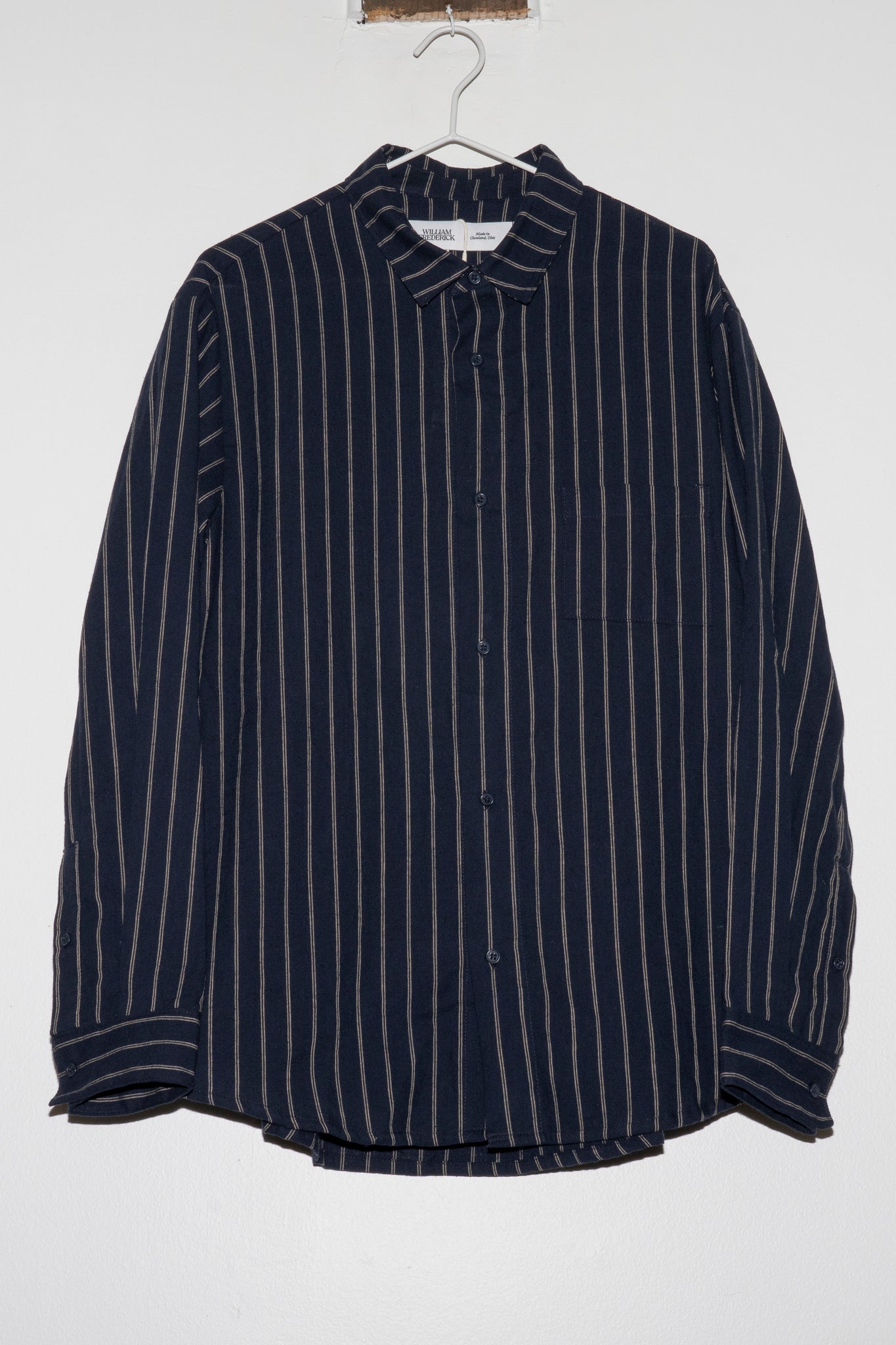 WILLIAM FREDERICK - OFFICE SHIRT IN NAVY AND BEIGE STRIPE