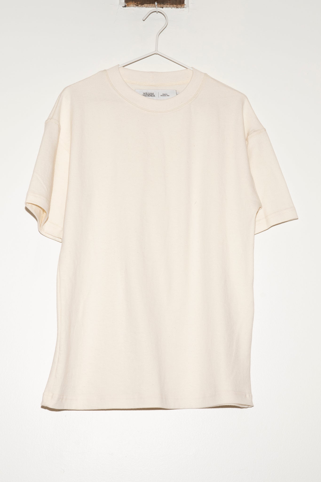 WILLIAM FREDERICK - TEE IN NATURAL HEAVYWEIGHT COTTON